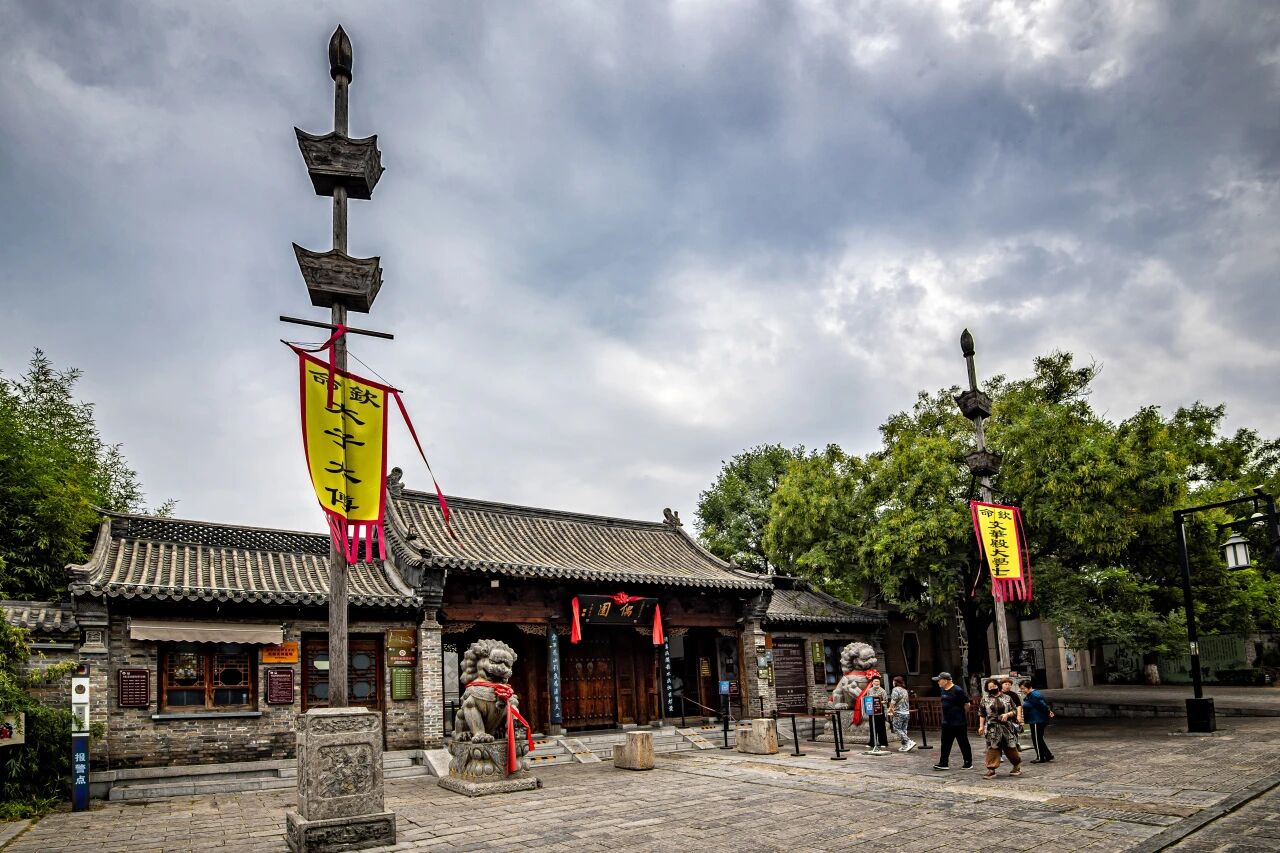 偶园行笔松风阁  古州荡桨黄山谷  □刘朝阳